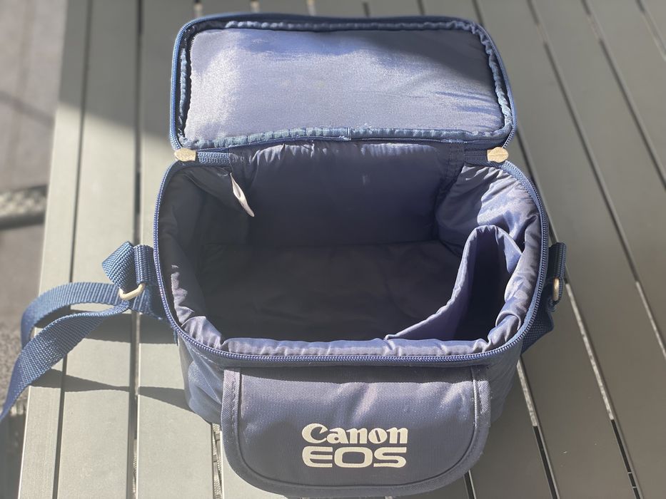 Máquina fotográfica Canon EOS 500 N com bolsa