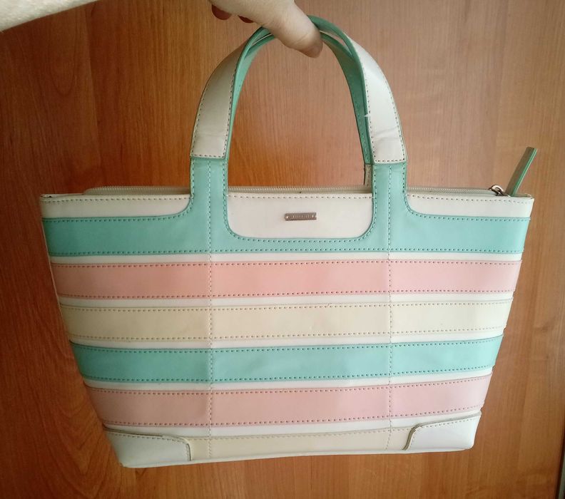 Torebka brytyjska Fiorelli do ręki, jasny krem, pastelowe kolory