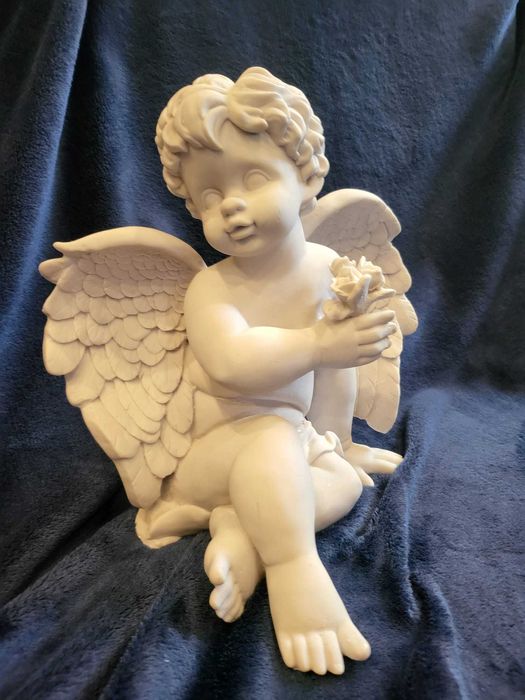 Anjo Romântico com Flôr em marfinite