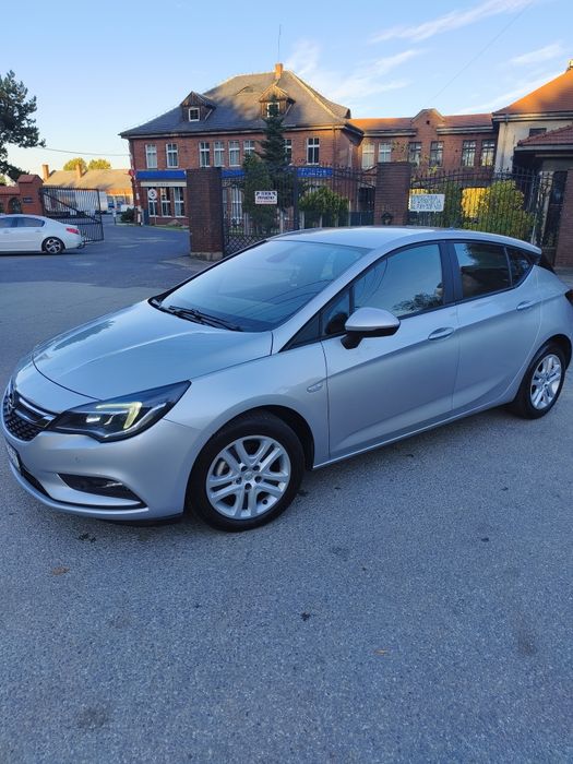 Sprzedam Opel Astra 2019