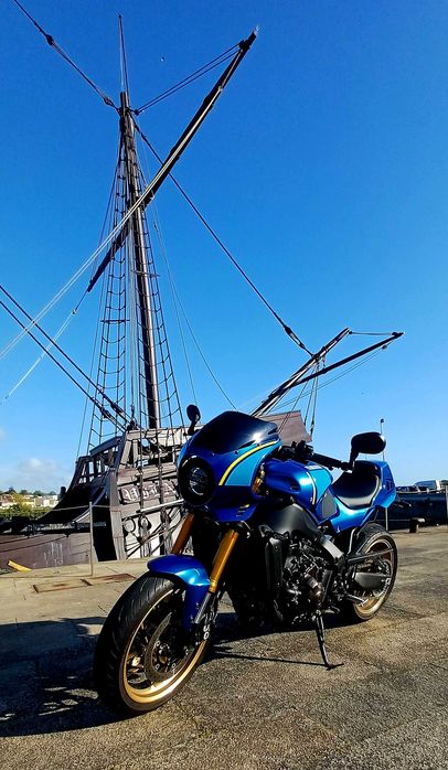 Yamaha xsr 900 blue legend. Retro pista