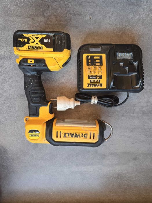Latarka budowalana akumulatorowa DeWalt DCL050 komplet aku 5.0