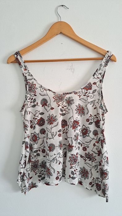 Top branco com flores