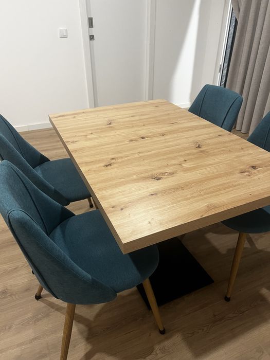 Mesa jantar extensível + 4 cadeiras - excelente estado