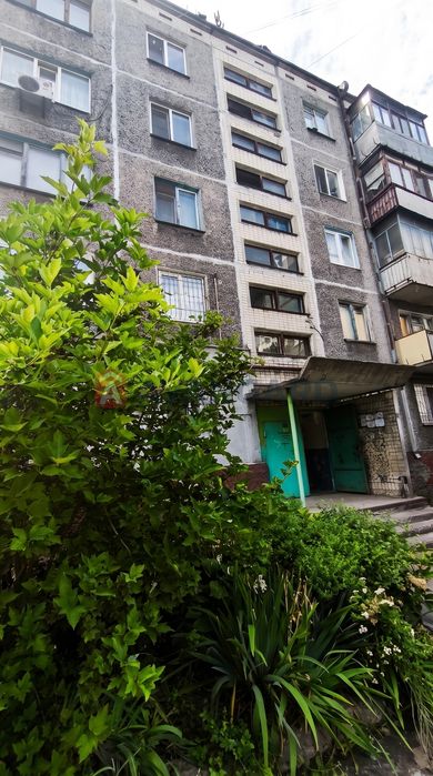 Продам 2-х кімнатну квартиру.