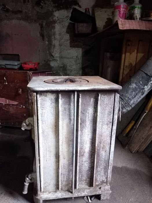 Продаю заводськую чугуную  буржуйку б/у