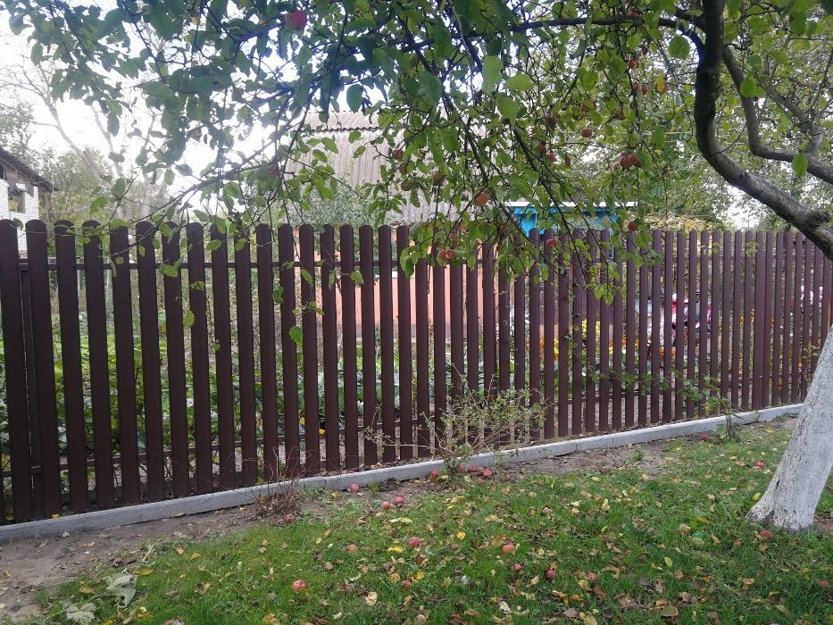 Забор из штакетника