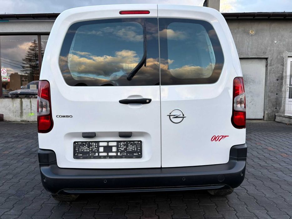 lampa tył tylna prawa lewa Opel Combo E Berlingo IV Partner Proace