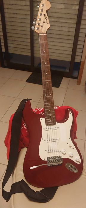 Vendo Guitarra Elétrica Sonora com amplificador e cabo
