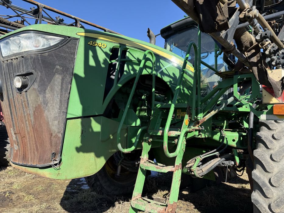 Самохідний обприскувач John Deere 4940