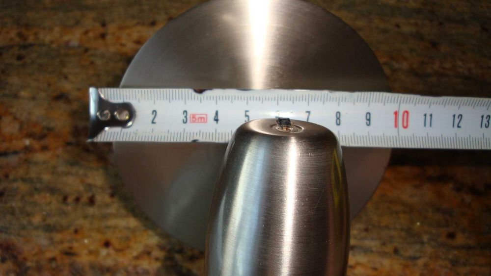 delikatny kinkiet ścienny