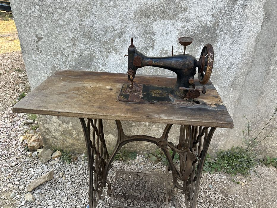 Maquina de costura antiga