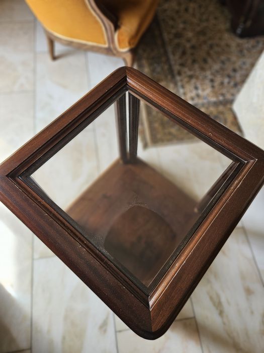 2 Mesas em mogno de apoio