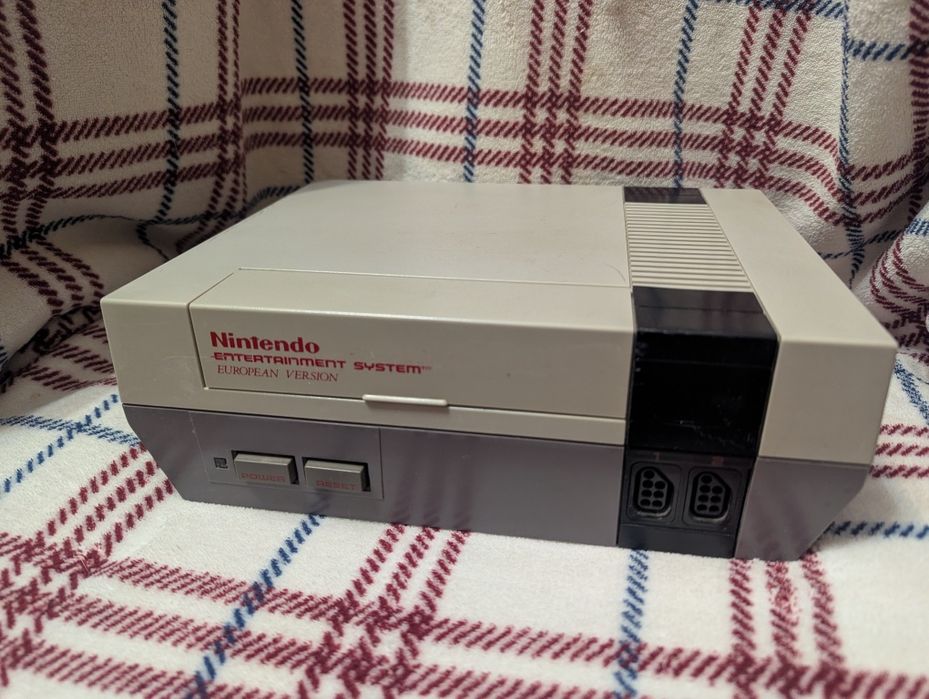 Nintendo satellite + 4 контроллера + 2 картриджа