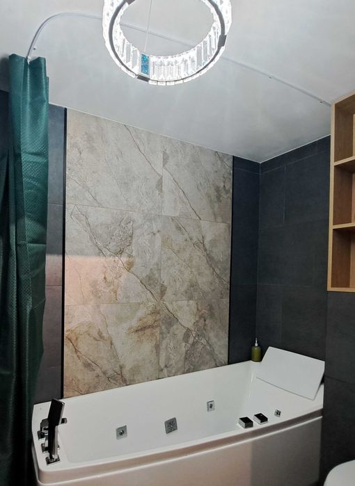 NEW посуточно красивая квартира, ТРЦ Никольский, джакузі, центр, подобово