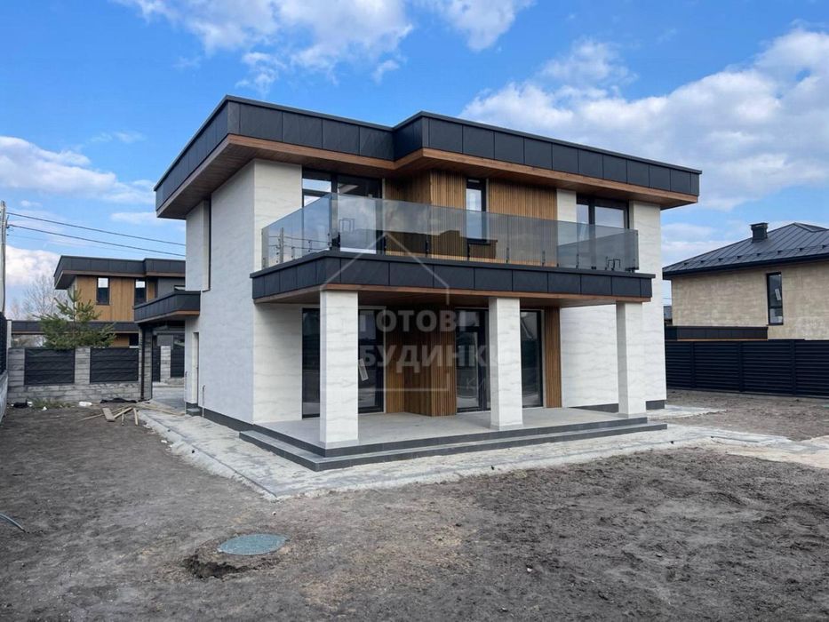 Красивий будинок в стилі Хай-Тек. Газ. Навіс. Охорона