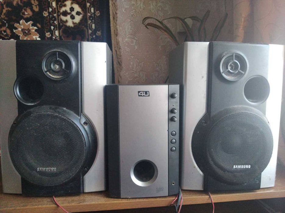 Сабвуфер з колонками