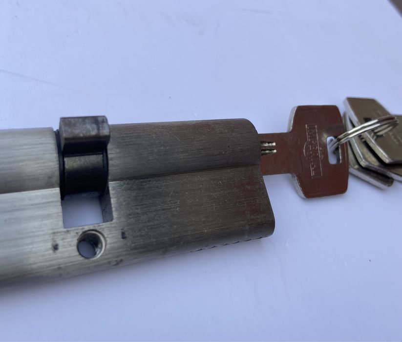 Личинка замка с ключами