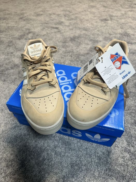 Buty sportowo eleganckie Adidas