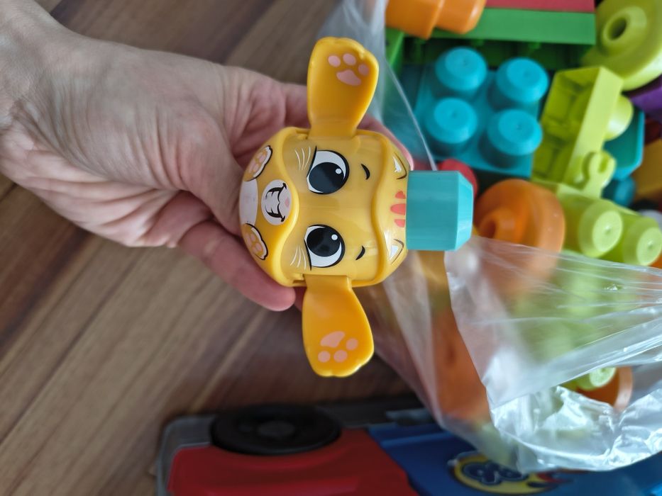 Klocki dla dziecka 1+ z torem kulkowym i tirem