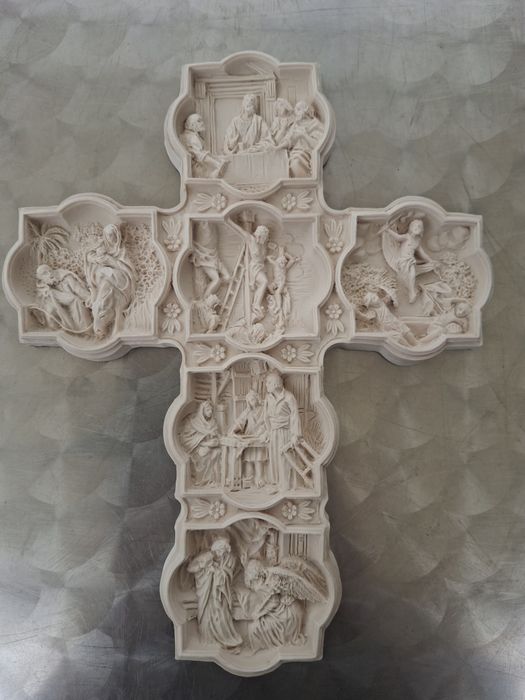 Cruz em marfinite para trabalhos manuais