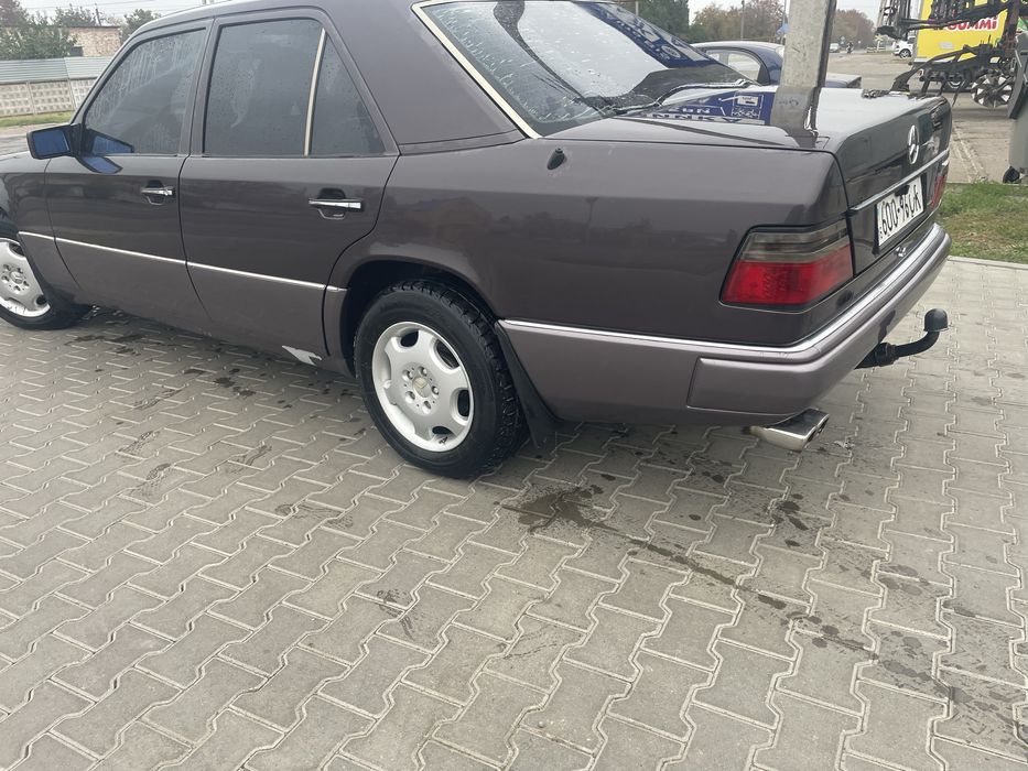 Продам 124 2.0 газ бенз 1993