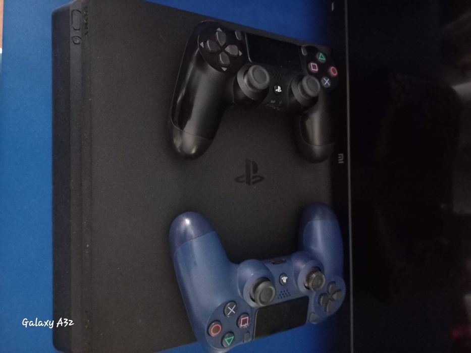Zestaw PlayStation 4 Slim 500 GB plus 10 Gier (Minecraft, GTA V, Spider-Man) | 2 Pady
​Opis: