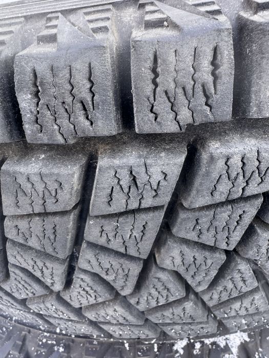 BRIDGESTONE Blizzak DM-V2 255/70R15  111S