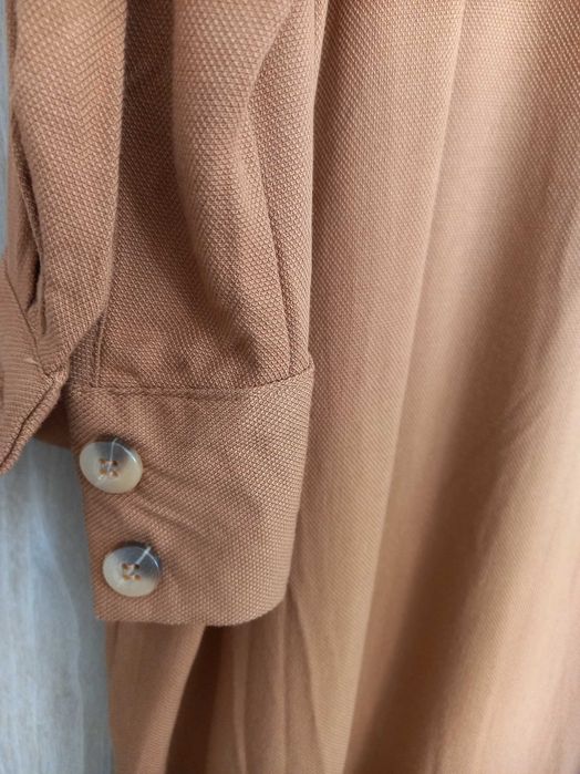 Piękna szmizjerka w kolorze kawki cappuccino