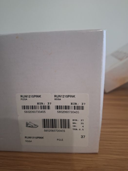 Ténis da marca Cubanas