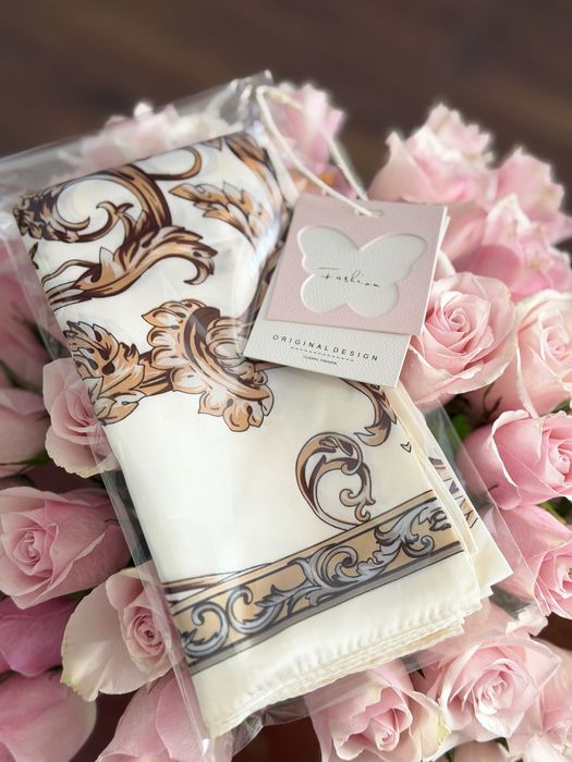 Дуже гарні шовкові платочки 90*90 см