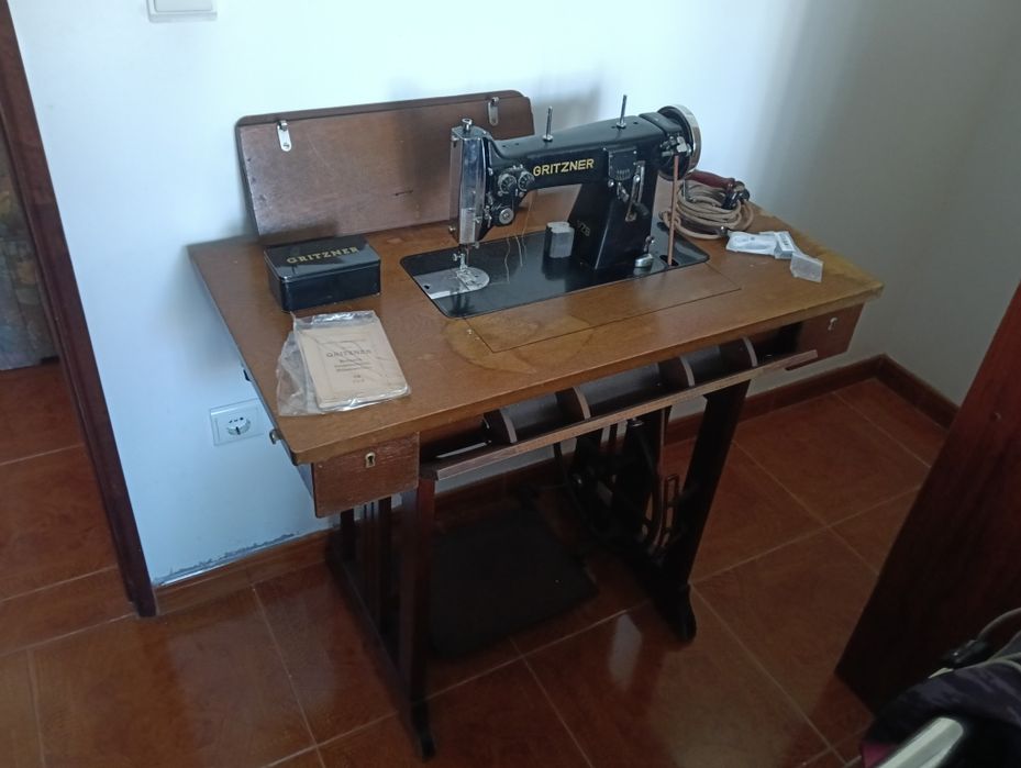 Vendo duas máquinas de custura