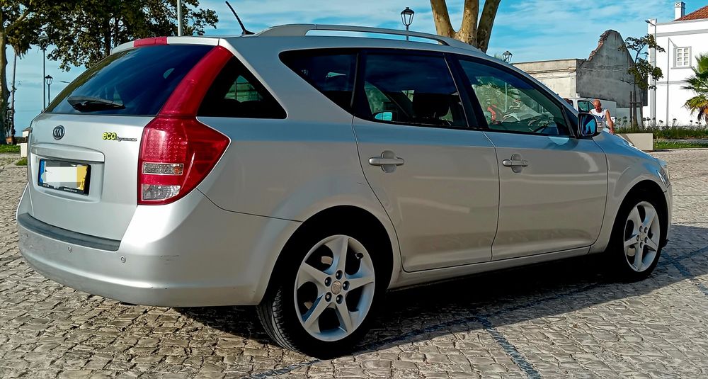 KIA CEED SW EXCELENTE Estado