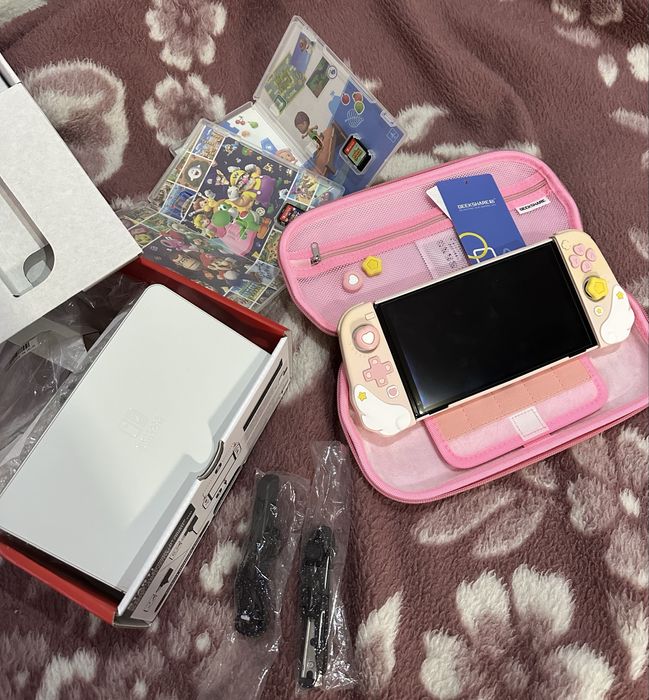 Nintendo Switch OLED - Branca + 2 jogos