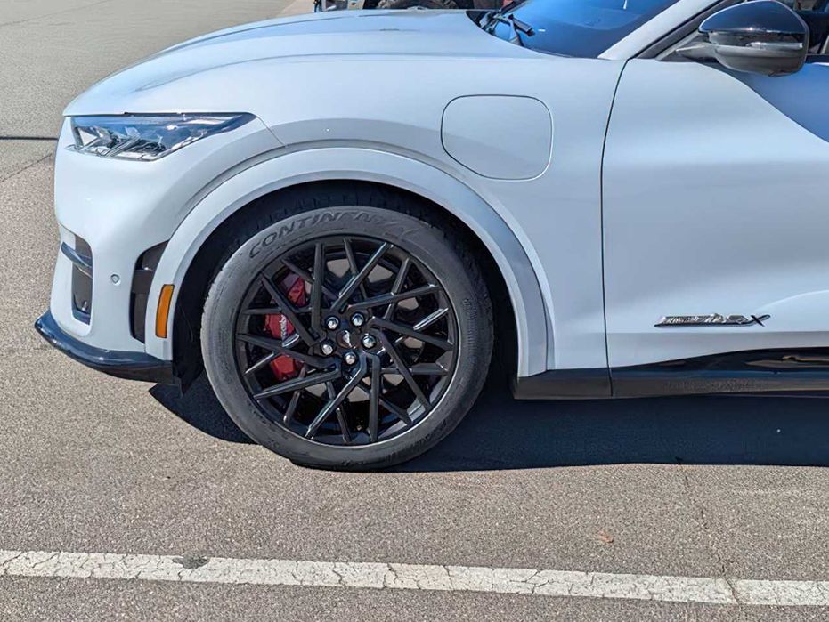 Ford Mustang Mach-E GT      2023