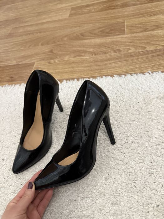 продам модни туфли 38,5 розмир .