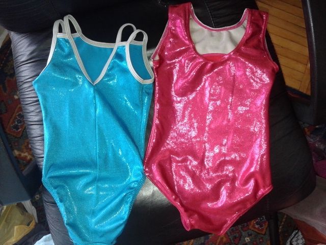 Продам фирменньій купальник для художественной гимнастики