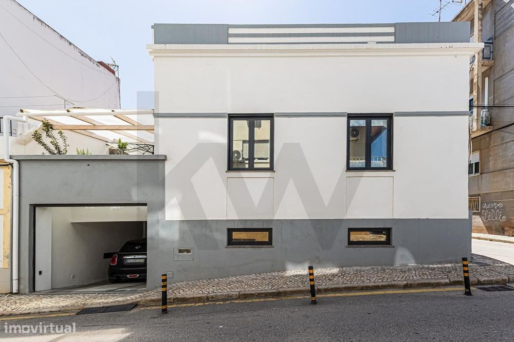 Moradia com 3 pisos e garagem no centro histórico de Portimão