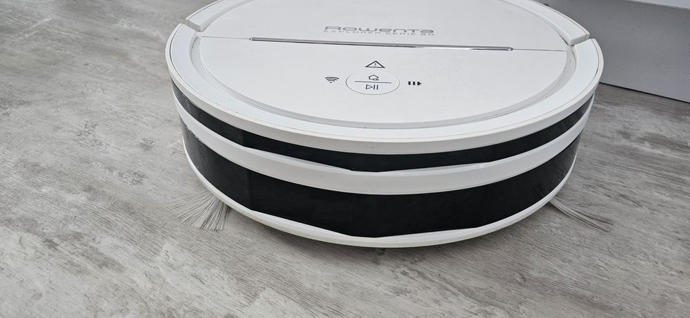 Робот пилосос з вологим прибиранням
