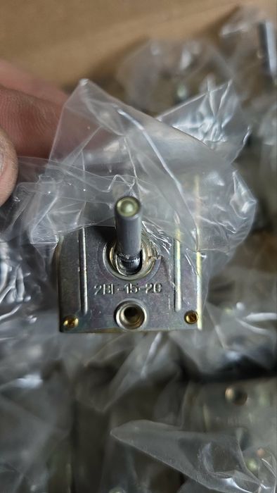 Тумблера ппг-15к-2с, 2внг-15,2ВГ15-2С
ВГ-15К-2С -28шт

2В