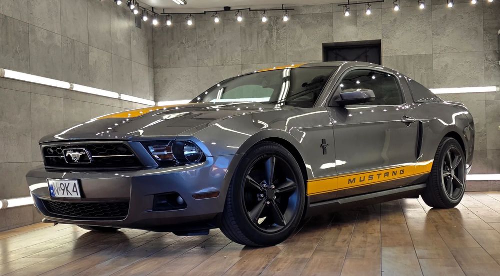 Ford Mustang FORD MUSTANG 3.7 V6 Premium - American Muscle