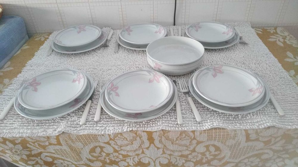 New Dinner Service424178175621867520