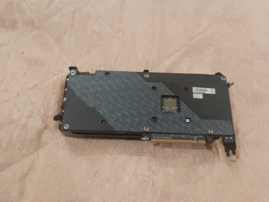 Rx 5600 xt 6 gb трохи уступає в FPS Rx 5700 XT обслужена. Топчик