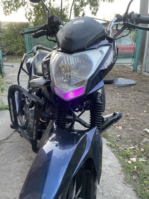 Lifan.  CityR200