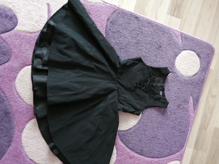 Piękna sukienka Reserved r. 134