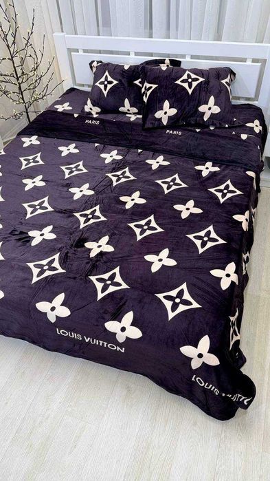 Постільна білизна ЄВРО Велюр "Vuitton Black"