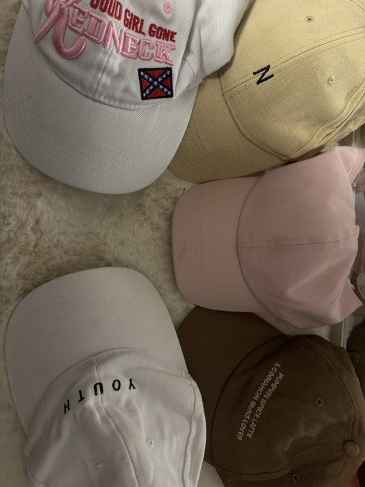 кепки жіночі асортимент.