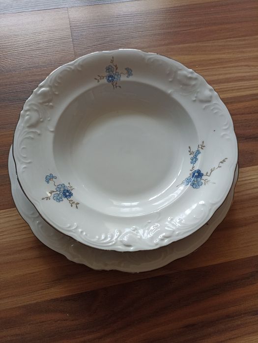 Komplet talerzy porcelanowych