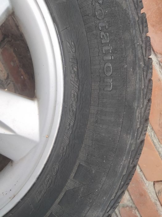 Продам зимову гуму 215/65 r16 та ще