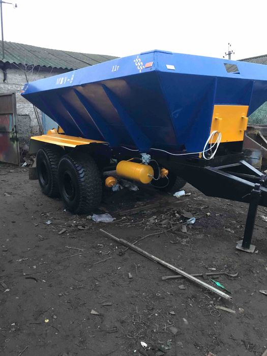 Розкидач мінеральних добрив МВУ-8